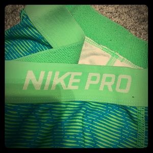 Girls Nike pro leggings